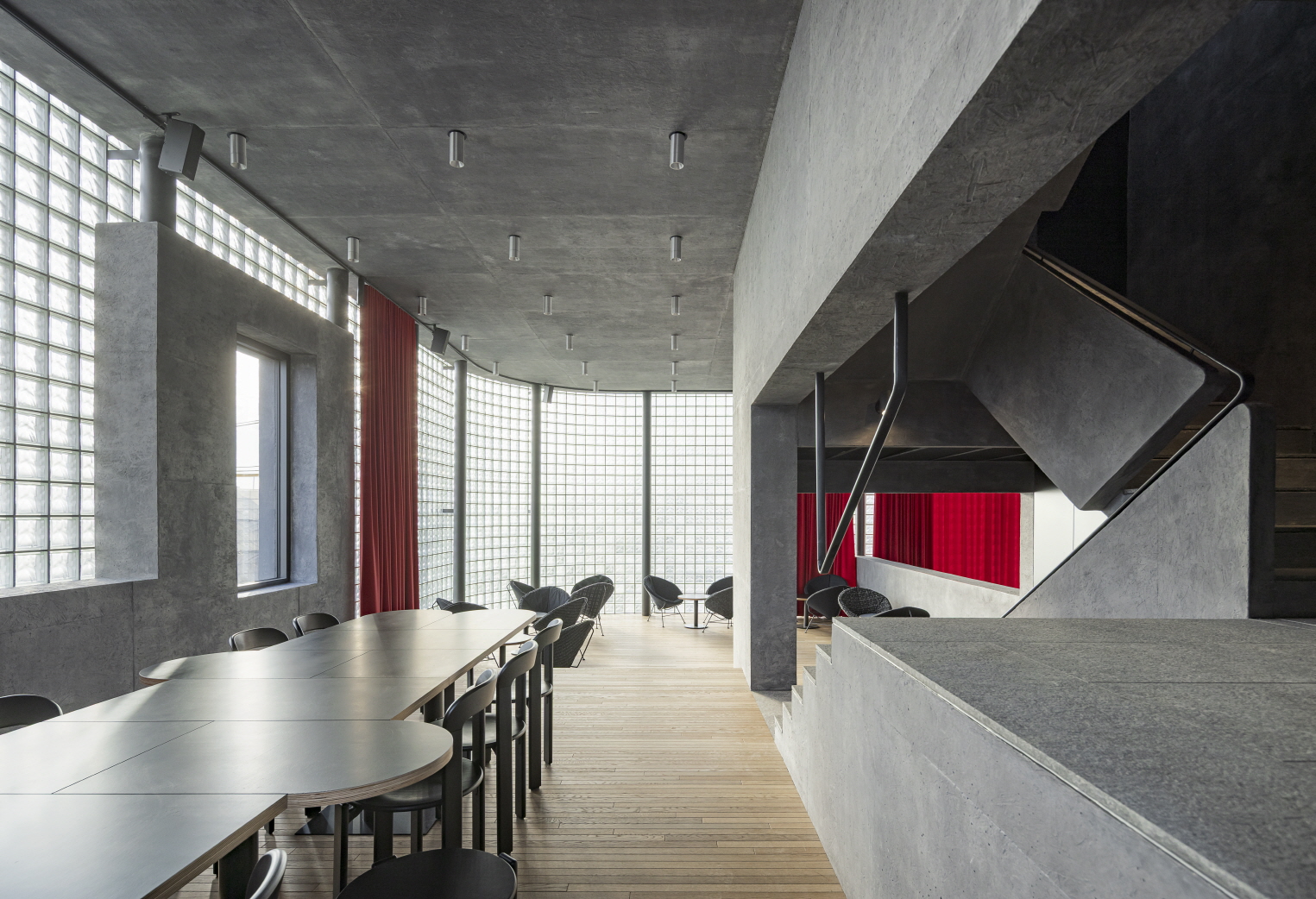 패션·건축·감성 묶은 새로운 공간 ‘우영미 이태원’ 베일 벗는다 1618-Image